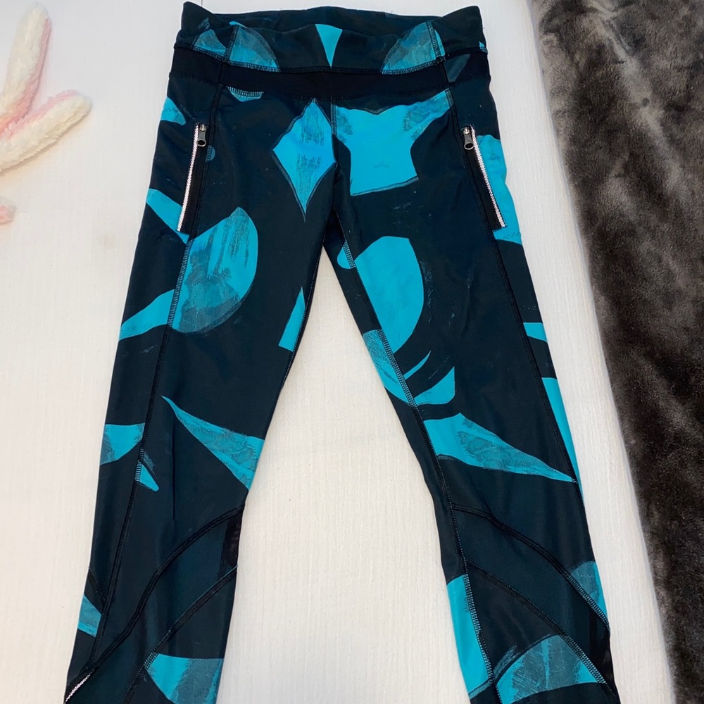 Black and blue Lululemon leggings